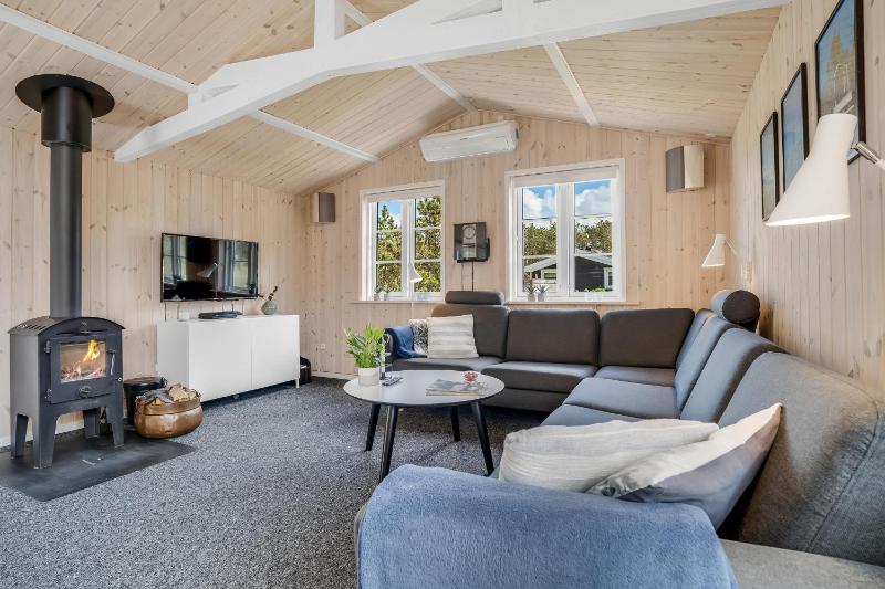 Lovely Renovated Holiday Home With Large Enclosed Terrace In Vorupør By The North Sea - image 19