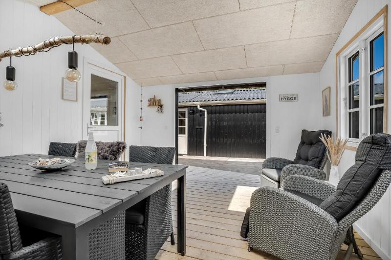 Lovely Renovated Holiday Home With Large Enclosed Terrace In Vorupør By The North Sea - image 8