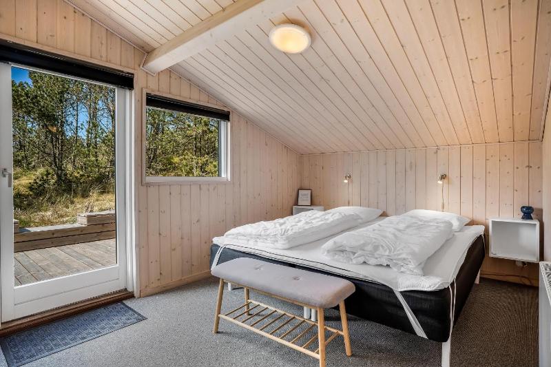 Lovely Renovated Holiday Home With Large Enclosed Terrace In Vorupør By The North Sea - image 15