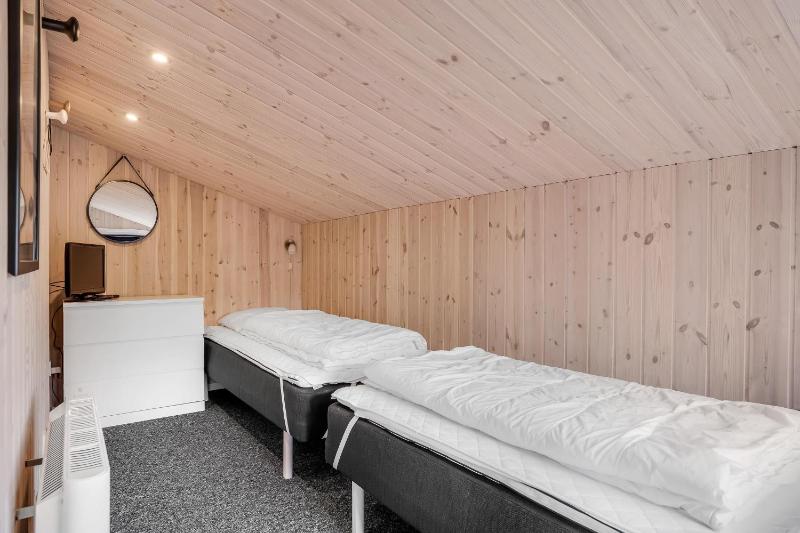 Lovely Renovated Holiday Home With Large Enclosed Terrace In Vorupør By The North Sea - image 30