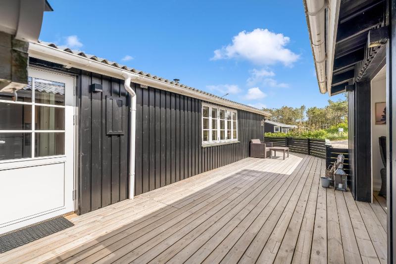 Lovely Renovated Holiday Home With Large Enclosed Terrace In Vorupør By The North Sea - image 18