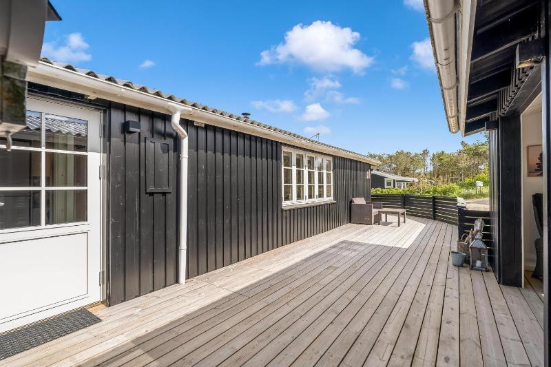 Lovely Renovated Holiday Home With Large Enclosed Terrace In Vorupør By The North Sea - image 24