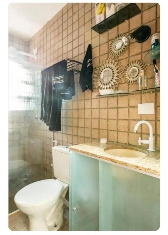 casa jota quarto com cama de casal e ar wc compartilhado - image 16