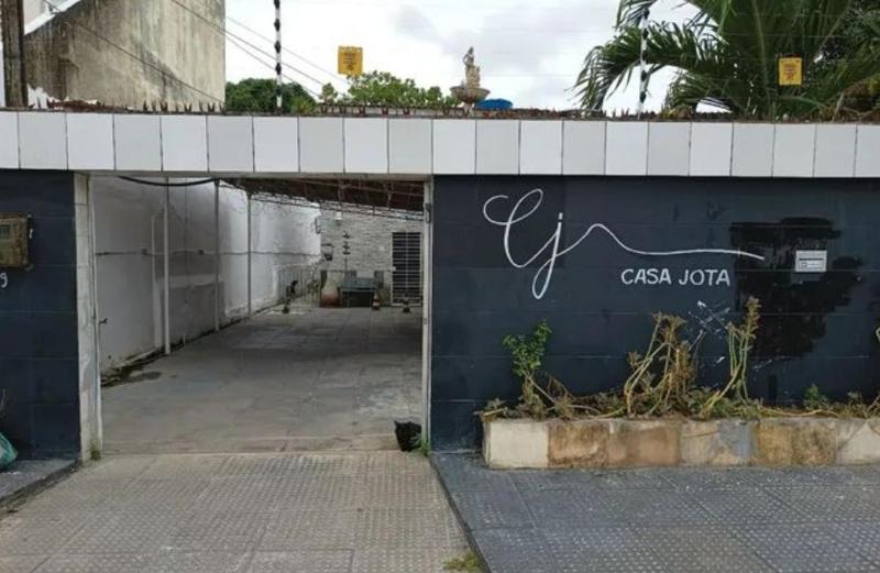 casa jota quarto com cama de casal e ar wc compartilhado - image 3