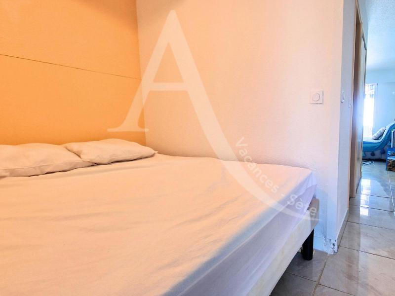 Studio cabine 4 personnes avec terrasse vue mer climatisation et parking - image 7