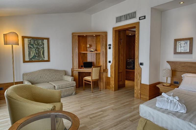BV Grand Hotel Assisi - image 40