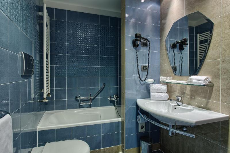 Classic Double or Twin Room image 2