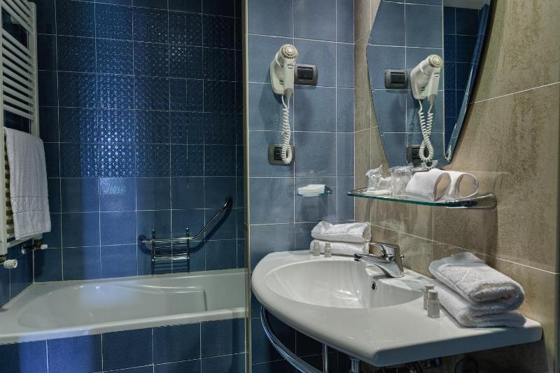 Superior Double or Twin Room image 3