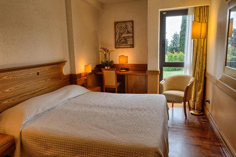 Classic Double or Twin Room image 1