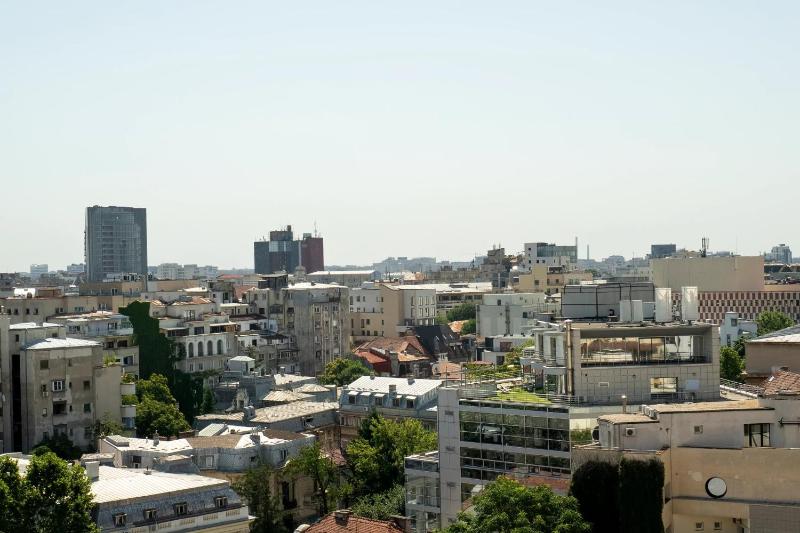 Classic Top-Floor Studio in the Historic Center with Views - image 14