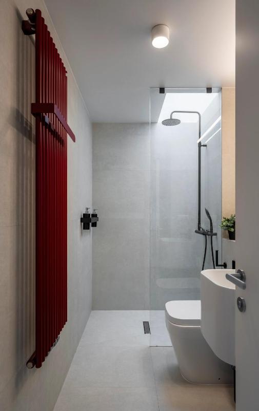Classic Top-Floor Studio in the Historic Center with Views - image 11
