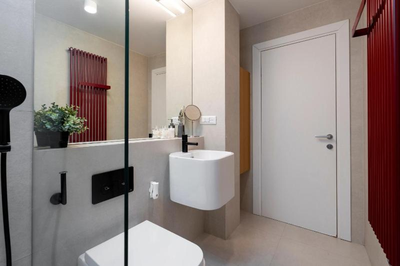 Classic Top-Floor Studio in the Historic Center with Views - image 8
