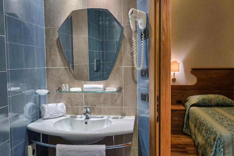 Classic Single Room image 3
