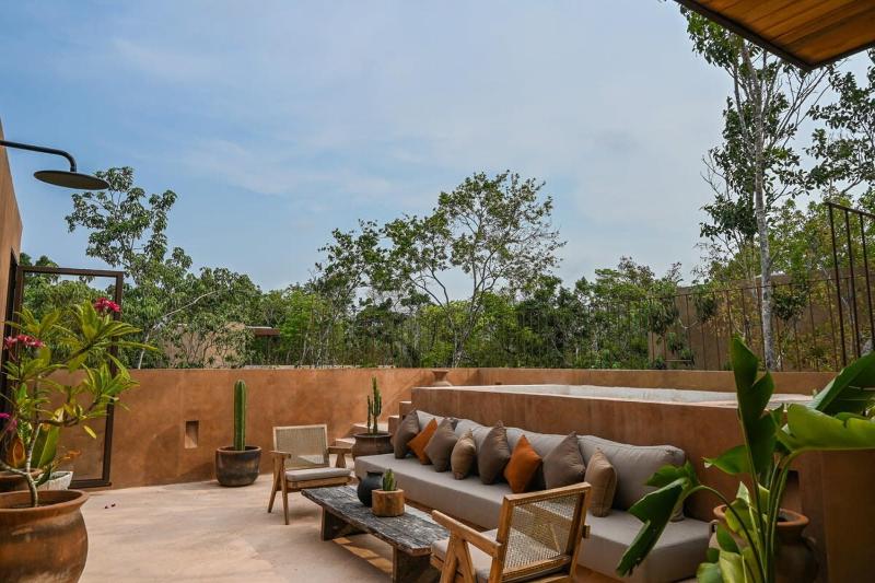 Stylish 3BR Villa with Rooftop Plunge Pool La Veleta Tulum - image 36