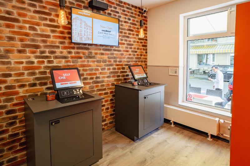 easyHotel Zürich City Main Station - image 15