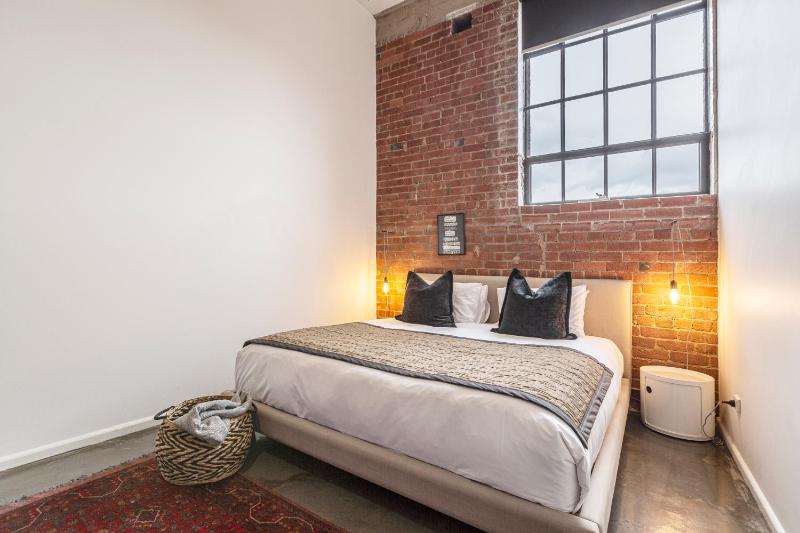 VAQUAY Rose & Vine In Fitzroy - image 11
