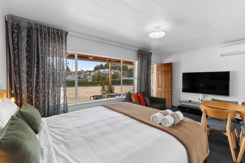 Alpine Motel - image 16