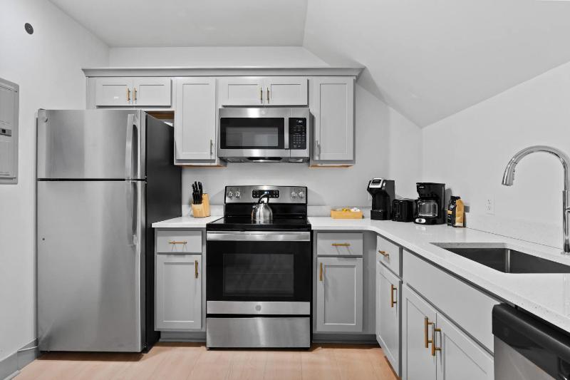 Bright and Modern Studio in Louisville # 112 - image 15