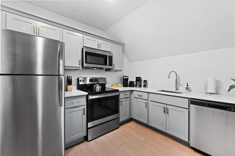 Bright and Modern Studio in Louisville # 112 - image 48