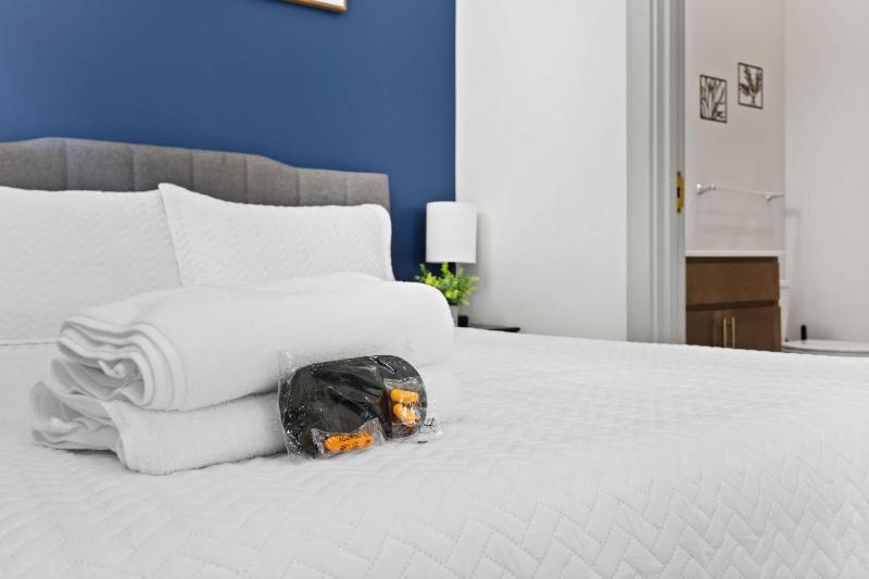 Bright and Modern Studio in Louisville # 112 - image 16