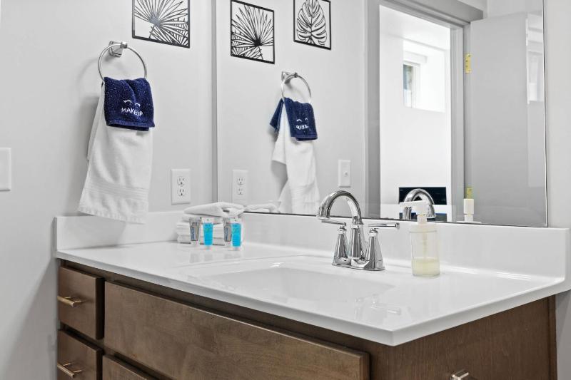 Bright and Modern Studio in Louisville # 112 - image 27