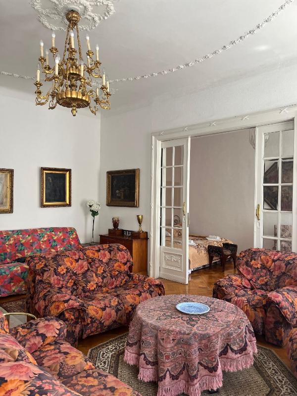 NEW Libra GRANDE Venetian Style Apartment - image 15