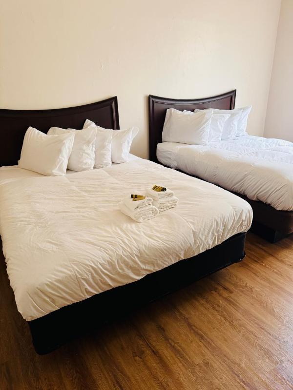 Riviera Hotel - image 4