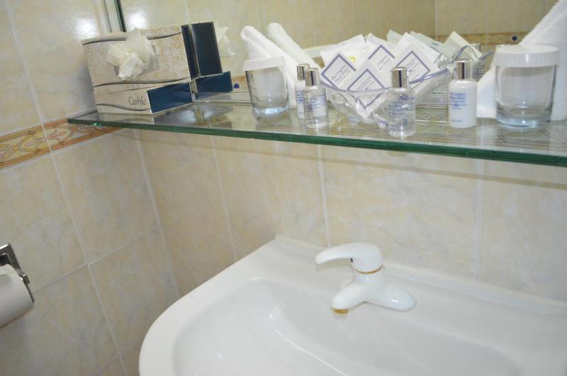 King Room with Lake View - Non-Smoking image 3