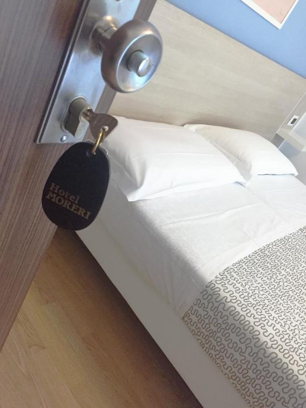 Economy Double Room image 4