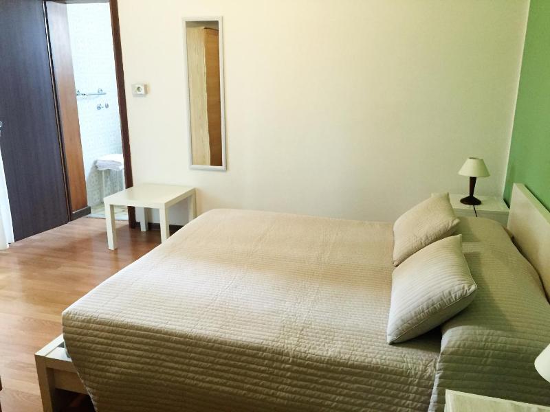 Economy Double Room image 3