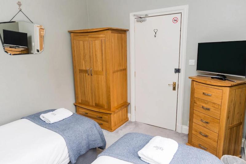 Denecrest Guest House - image 26