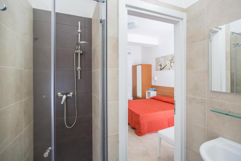 Double Room with Balcony image 3