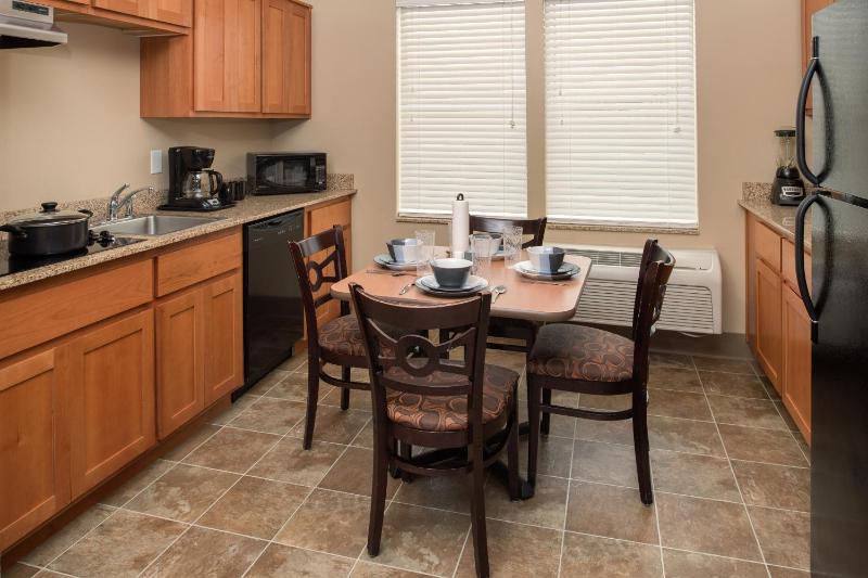Queen Suite with Kitchenette image 2
