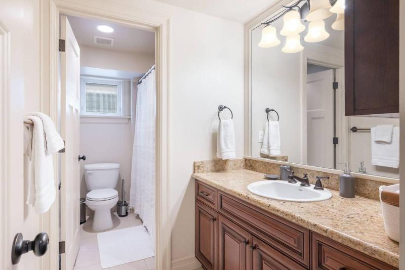3BR 2BA Kinnear Townhouse in Queen Anne Seattle - image 14
