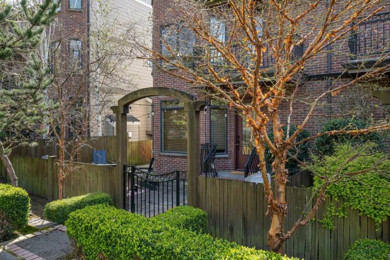 3BR 2BA Kinnear Townhouse in Queen Anne Seattle - image 11