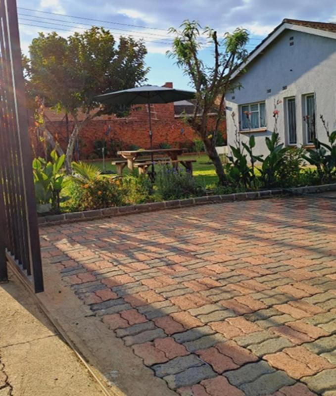 2Bed-4Guests-Garden-NearCentre&Attractions - image 9