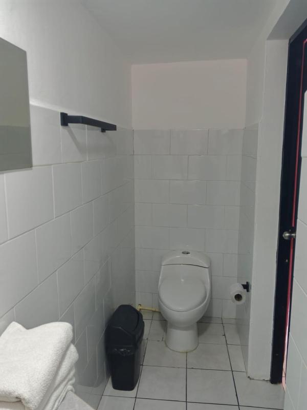 Unidades Privadas con AC-TV-WiFi y Estacionamiento en Centro de MTY - image 3