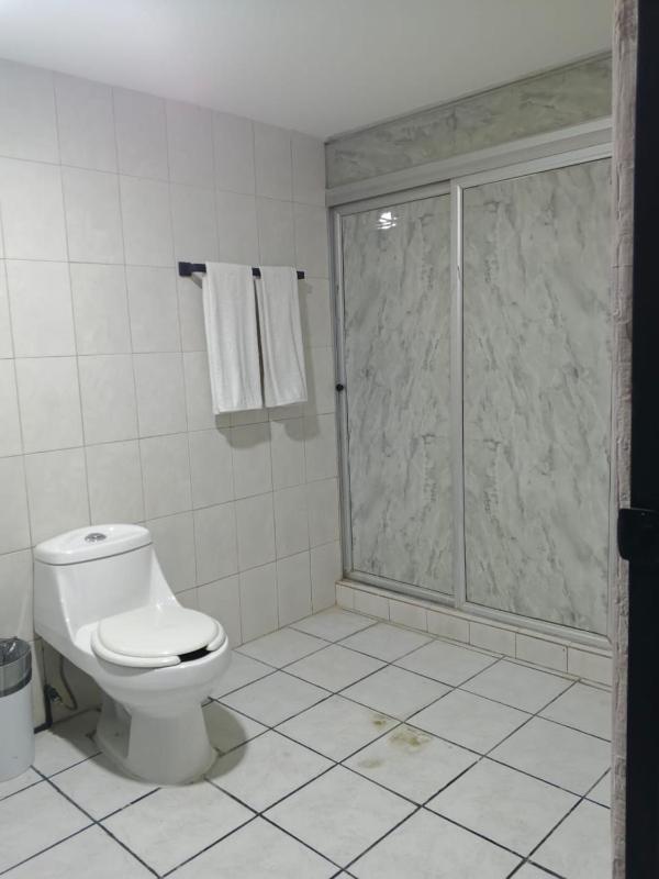 Unidades Privadas con AC-TV-WiFi y Estacionamiento en Centro de MTY - image 16
