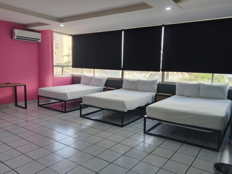 Unidades Privadas con AC-TV-WiFi y Estacionamiento en Centro de MTY - image 26