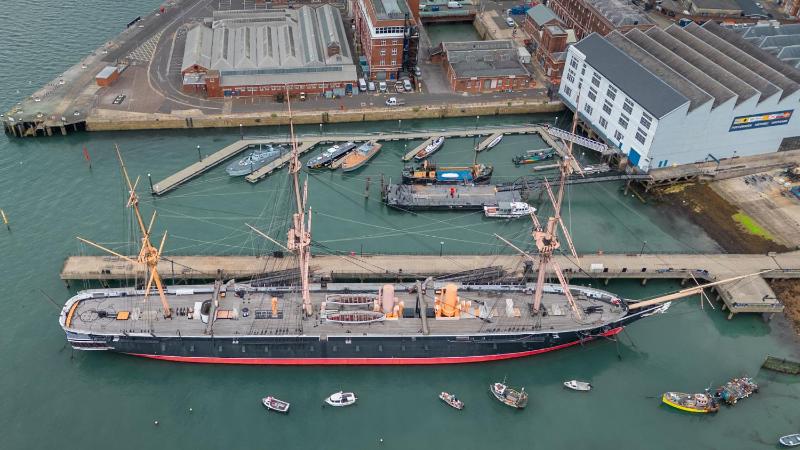 TWO BEDROOM STUNNING APARTMENT IN THE HEART OF PORTSEA ISLAND - FREE WiFi - FLAT SCREEN SMART TV - WALKING DISTANCE TO GUNWHARF AND MAIN TRANSPORT ROUTES- PERFECT FOR COUPLES AND CONTRACTORS - image 14