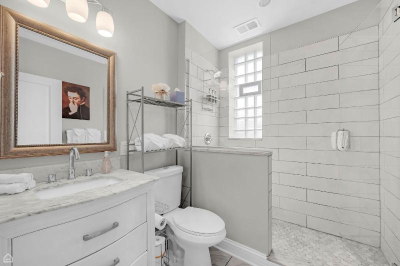 Modern Spacious 3br Apt Minutes To Downtown! - image 6