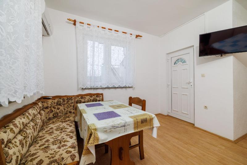 Apartments Anica J - image 3