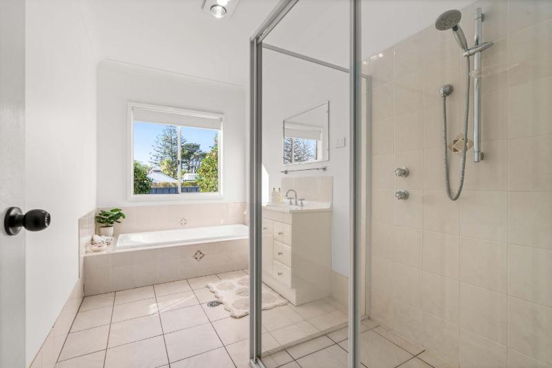 Bayswater Beach House 1 by Experience Jervis Bay - image 3