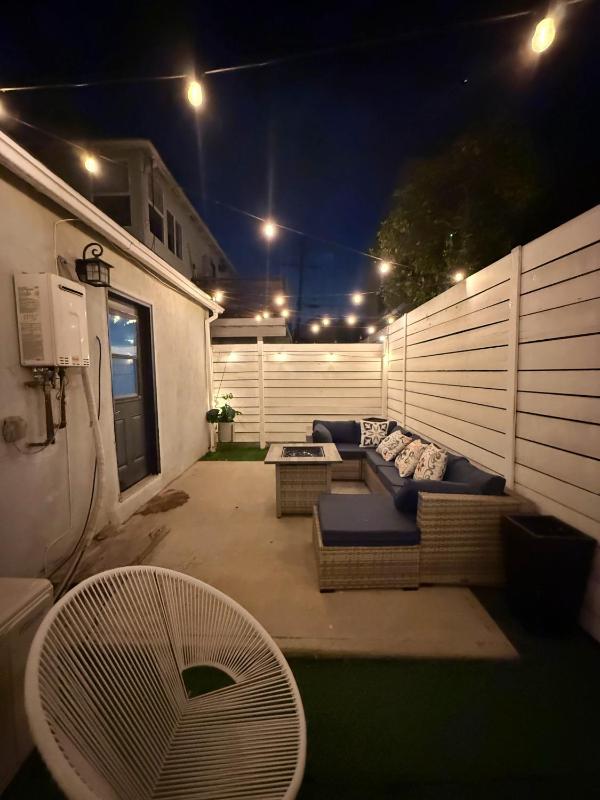Casa Mid City - Centrally Located 1BR Getaway with Private Yard - image 11