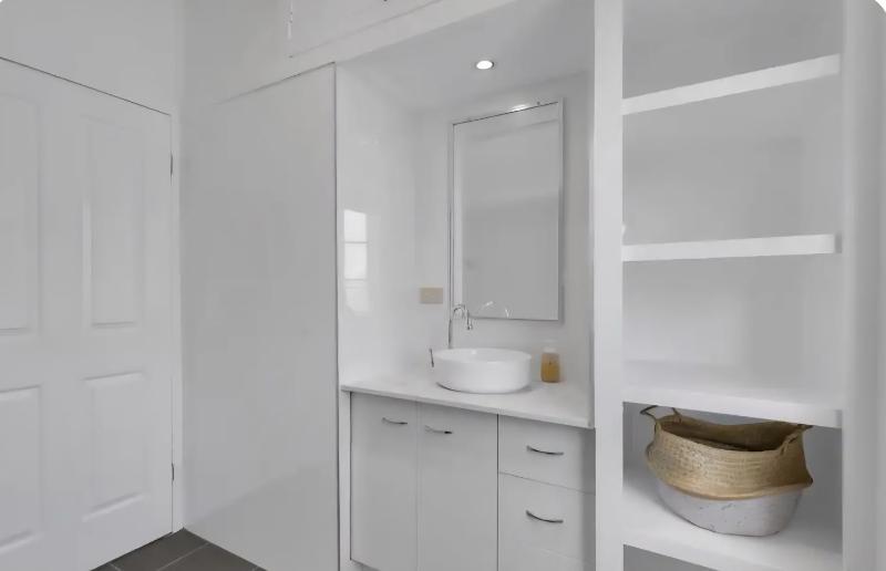 6 Mins to City–Stylish Retreat - image 11