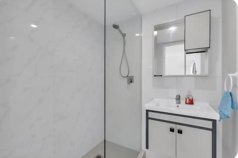 6 Mins to City–Stylish Retreat - image 12