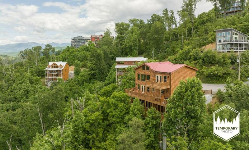 Eagles View 2.0 - Gorgeous Mountain Views Hot Tub Pool Table + Games! - image 31