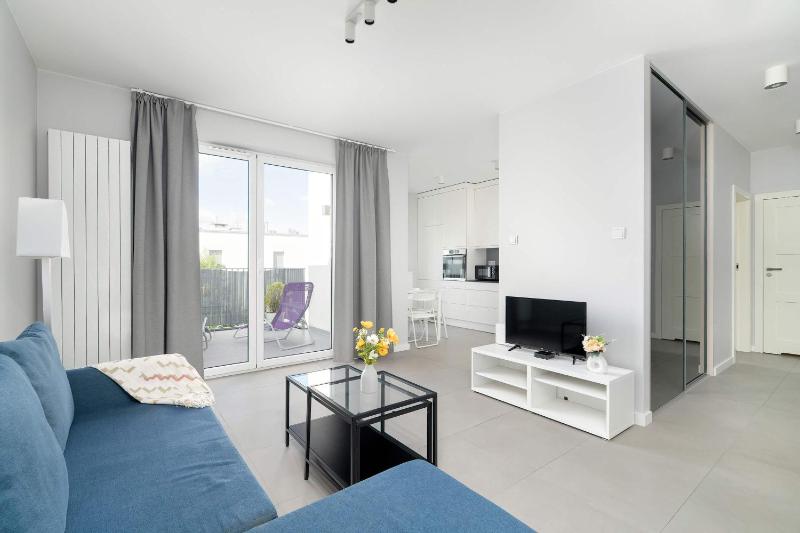 Stylish Apartment for 4 People with Parking in Poznań by Noclegi Renters - image 10