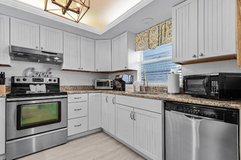 Royal Pelican - New Listing - 4511 Bay Beach Ln condo - image 1