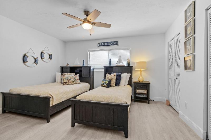 Royal Pelican - New Listing - 4511 Bay Beach Ln condo - image 3